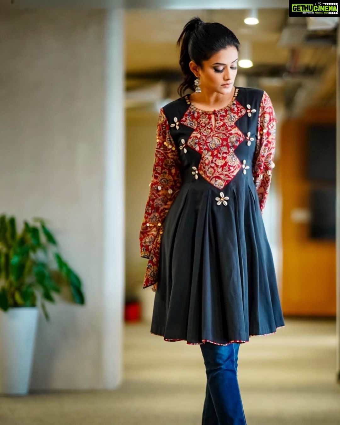 Priyamani Instagram - @indishreelabel .. jewellery : @thetrinkaholic styled by @raji.raaga09 assisted by @monavangari #promotions #bhamakalapamonaha