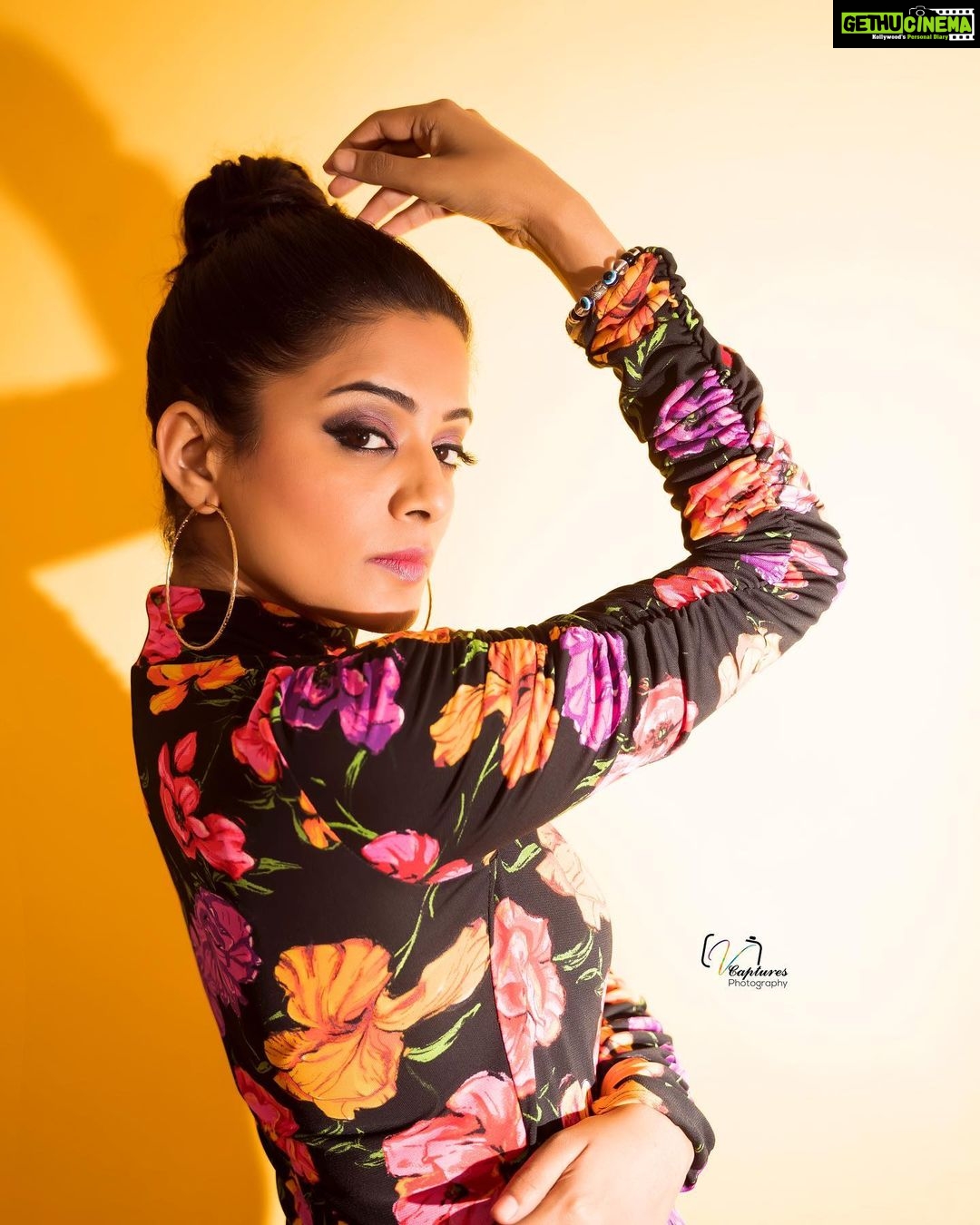 Priyamani Instagram - The secret of great style is to feel good in what you wear ❤️❤️❤️ Outfit : @zara Styling : @mehekshetty ❤️❤️ 📸: @v_capturesphotography MUH : @pradeep_makeup @shobhahawale Personal assistant: @prasad_idiot #etv #dhee14dancingicon #styleiseverything