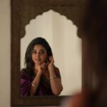Priyanka Mohan Instagram – Mirror mirror on the wall, you are my favourite corner of all ✨

#favcornerofthehouse 

📸 @anitakamaraj