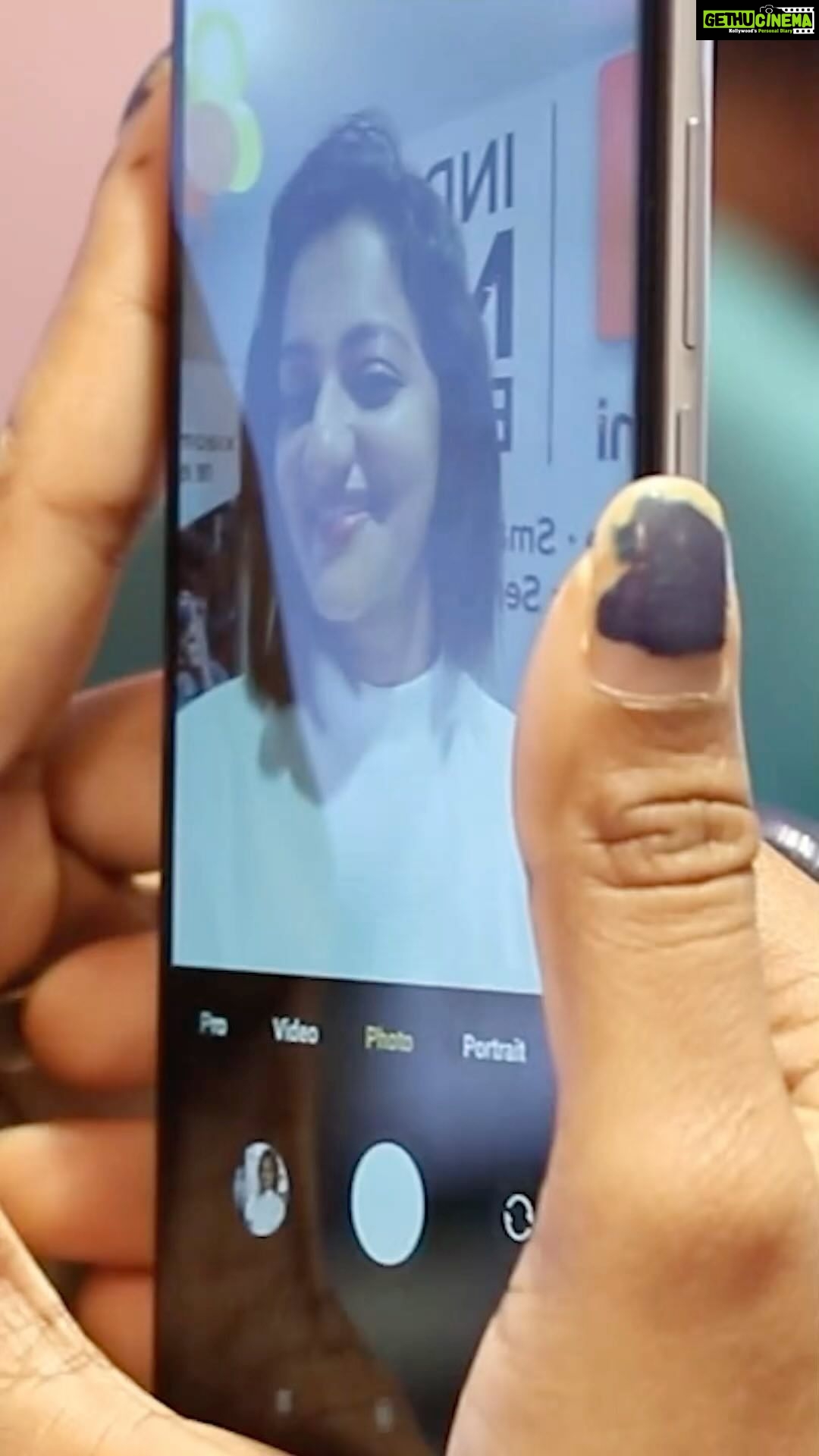Priyanka Nair Instagram - 😍Happy to Experience the Latest Xiaomi 11T Pro5G .. 😳Surprised to see that it will charge fully in just 17 minutes...With Movies Its First Day First Show and With Gadgets Its First Day First Phone ☺️ Fall in Love ❤️ with The Color Celestial Magic 📱 #Xiaomi11TPro5G #Xiaomi #Mi #priyankanair#MiStudioKaramana #GadgetsOneMalayalam