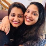 Priyanka Nair Instagram – Sometimes happiness is like this.Saw my dearest girl after long time😍 Thnk u so much for the surprise visit dear @shalugeorge91 😘😘😘
#happiness#friendship#seeingafterlongtime