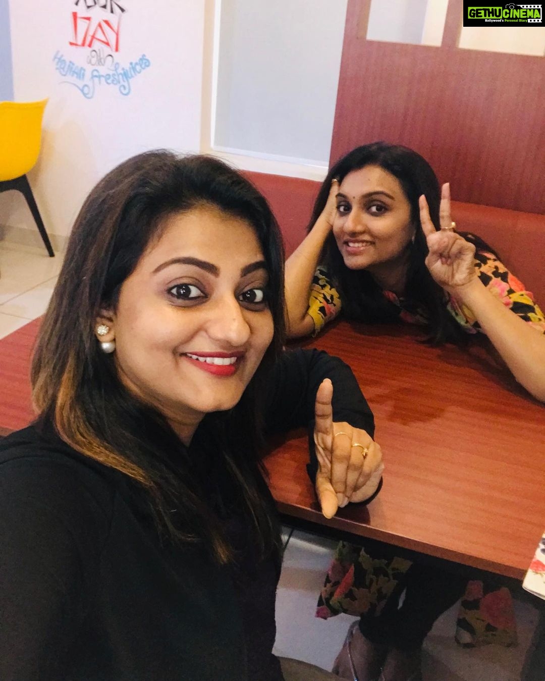 Priyanka Nair Instagram - Good times and crazy friends make the best memories💞💞 @m_manjari #moment#capturethemoment#friendshipgoals#happiness#trivandrum#nativeplace#bestfriends#priyankanair#manjari#weekendvibes Thiruvananthapuram, Kerala