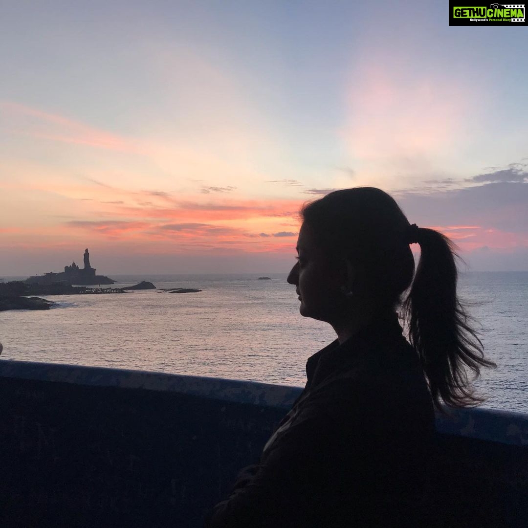Priyanka Nair Instagram - The day begins. Sunrise from Kanyakumari🌞
