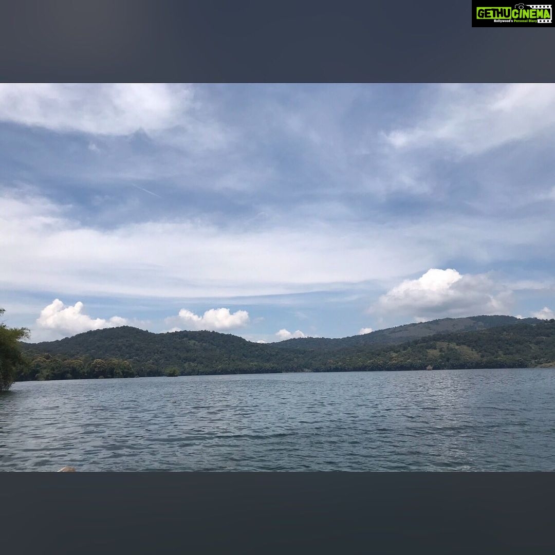Priyanka Nair Instagram - ഫോട്ടം പിടിച്ച് വെള്ളത്തിൽ വീഴാതിരുന്നത് ഭാഗ്യം🙄🤓 #bamboorafting#capturemoments#photography#candid 😍 Parambikulam Tiger Reserve