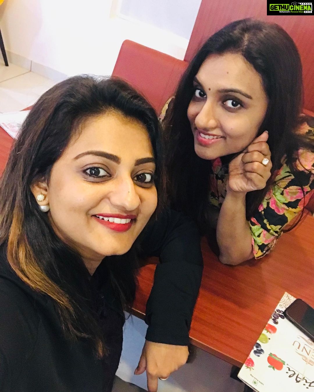 Priyanka Nair Instagram - Good times and crazy friends make the best memories💞💞 @m_manjari #moment#capturethemoment#friendshipgoals#happiness#trivandrum#nativeplace#bestfriends#priyankanair#manjari#weekendvibes Thiruvananthapuram, Kerala