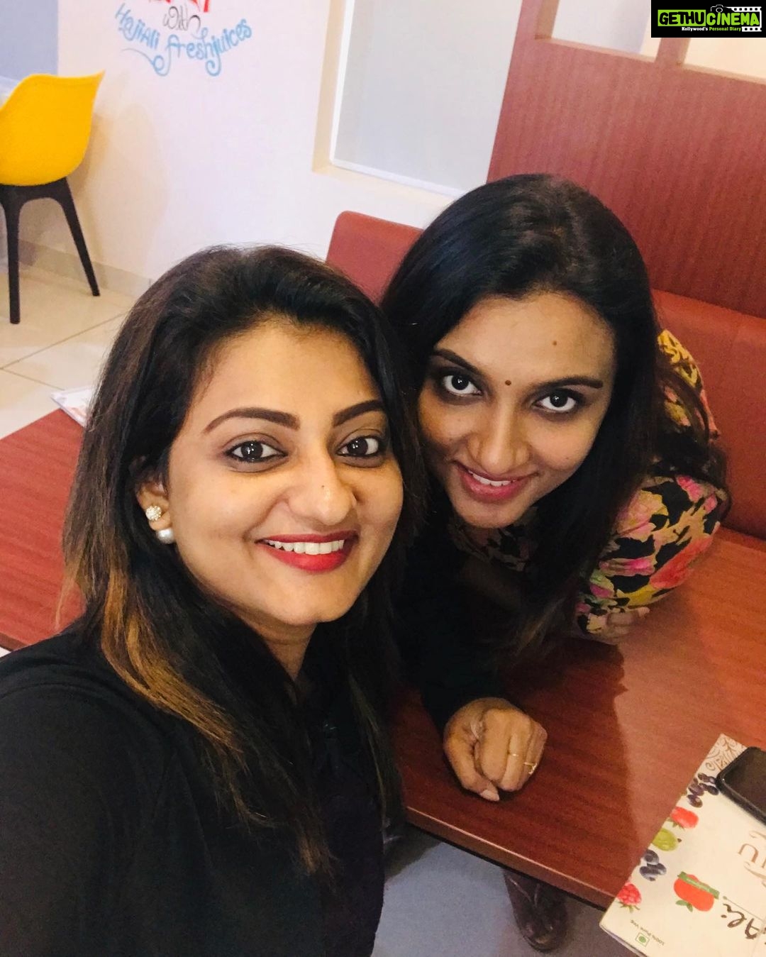 Priyanka Nair Instagram - Good times and crazy friends make the best memories💞💞 @m_manjari #moment#capturethemoment#friendshipgoals#happiness#trivandrum#nativeplace#bestfriends#priyankanair#manjari#weekendvibes Thiruvananthapuram, Kerala