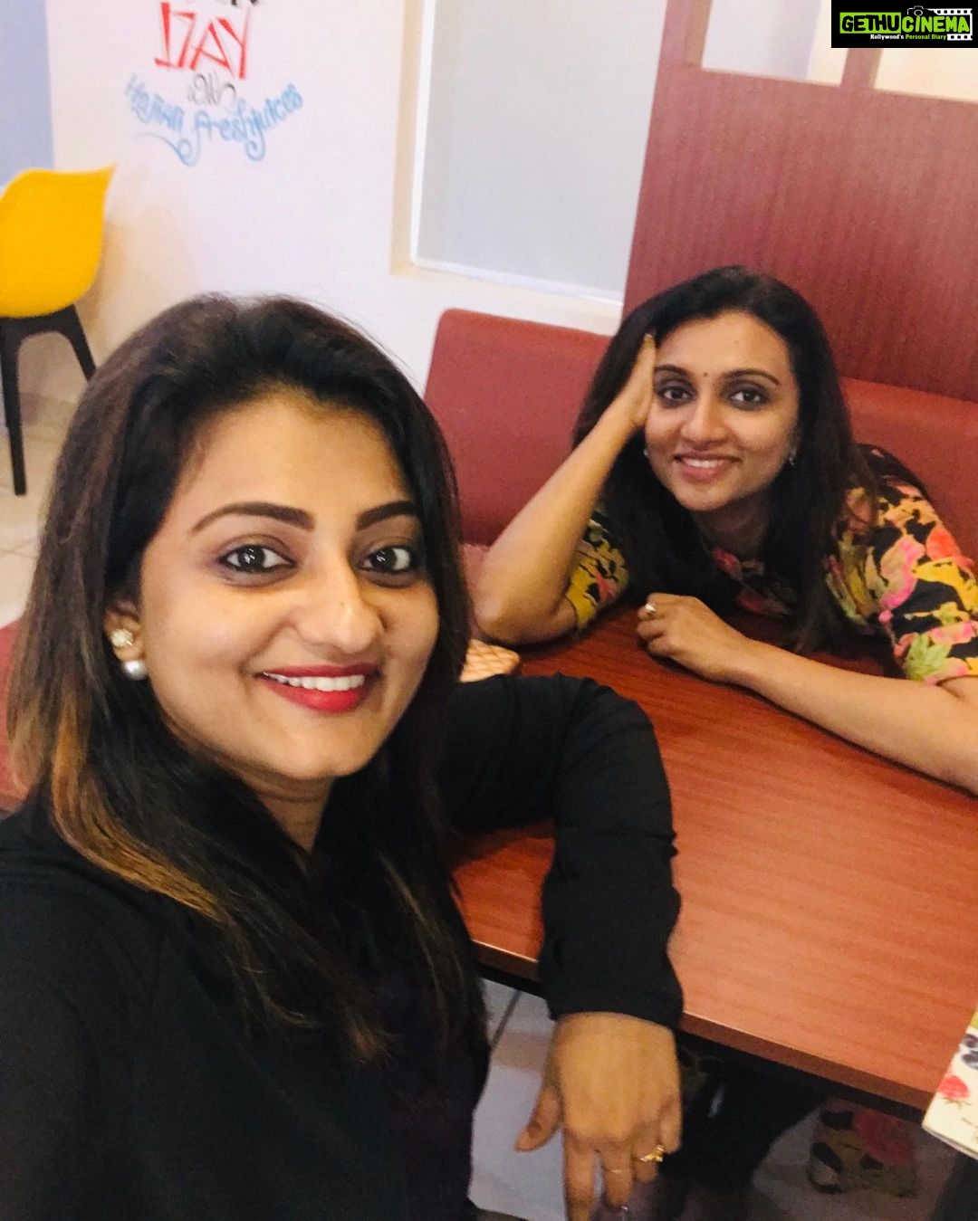 Priyanka Nair Instagram - Good times and crazy friends make the best memories💞💞 @m_manjari #moment#capturethemoment#friendshipgoals#happiness#trivandrum#nativeplace#bestfriends#priyankanair#manjari#weekendvibes Thiruvananthapuram, Kerala