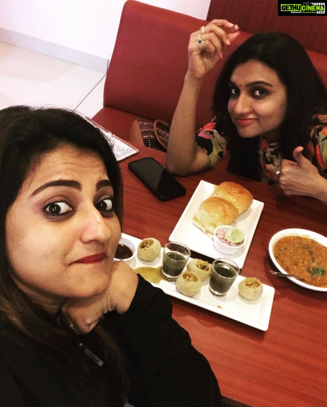 Priyanka Nair Instagram - Good times and crazy friends make the best memories💞💞 @m_manjari #moment#capturethemoment#friendshipgoals#happiness#trivandrum#nativeplace#bestfriends#priyankanair#manjari#weekendvibes Thiruvananthapuram, Kerala