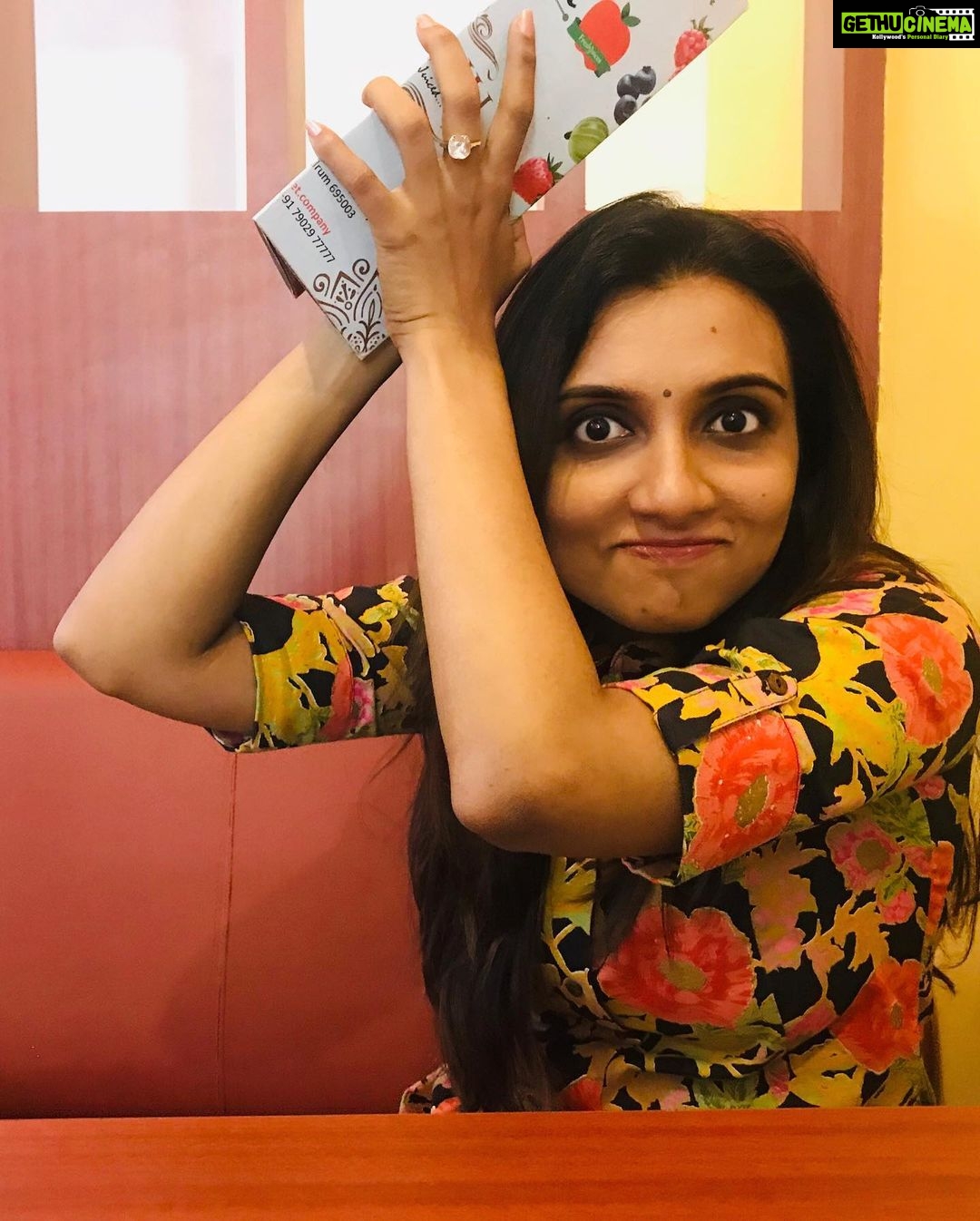 Priyanka Nair Instagram - Good times and crazy friends make the best memories💞💞 @m_manjari #moment#capturethemoment#friendshipgoals#happiness#trivandrum#nativeplace#bestfriends#priyankanair#manjari#weekendvibes Thiruvananthapuram, Kerala