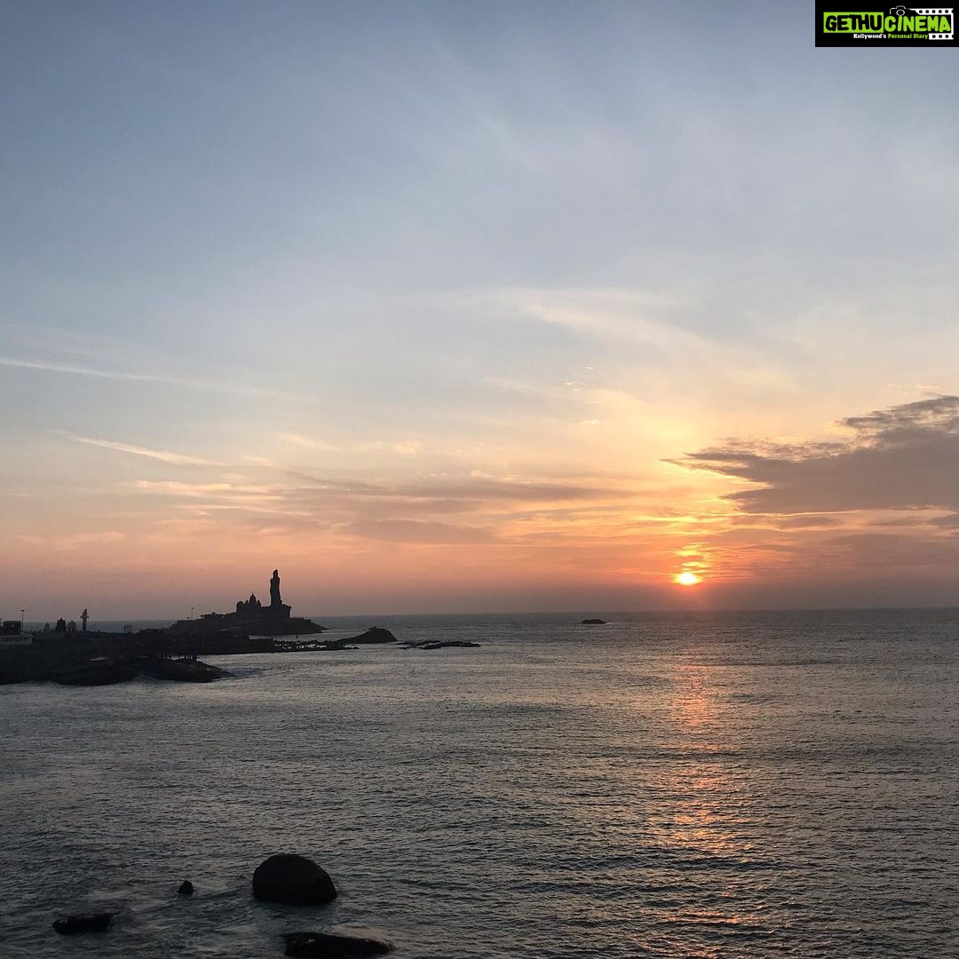 Priyanka Nair Instagram - The day begins. Sunrise from Kanyakumari🌞