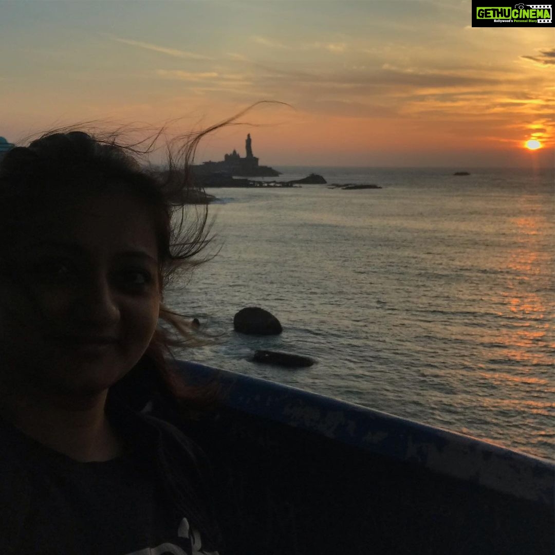 Priyanka Nair Instagram - The day begins. Sunrise from Kanyakumari🌞
