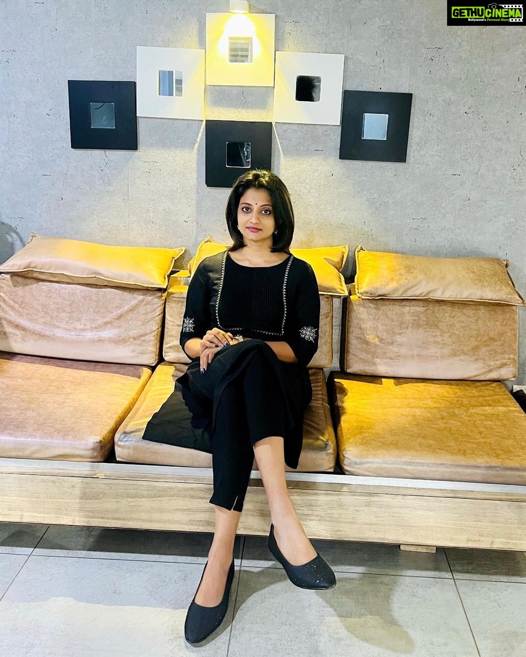 Priyanka Nair Instagram - Only Black 🖤 - - - #black#blacklove#inblack#womeninblack#actress#priyankanair#kurtha#shorthair#movie#hollywood#bollywood#tollywood#malluwood#kollywood#malayalalam#tamil#inspiration#huda#instafashion#instatime#instaday#instafashion#indtamood#instagram