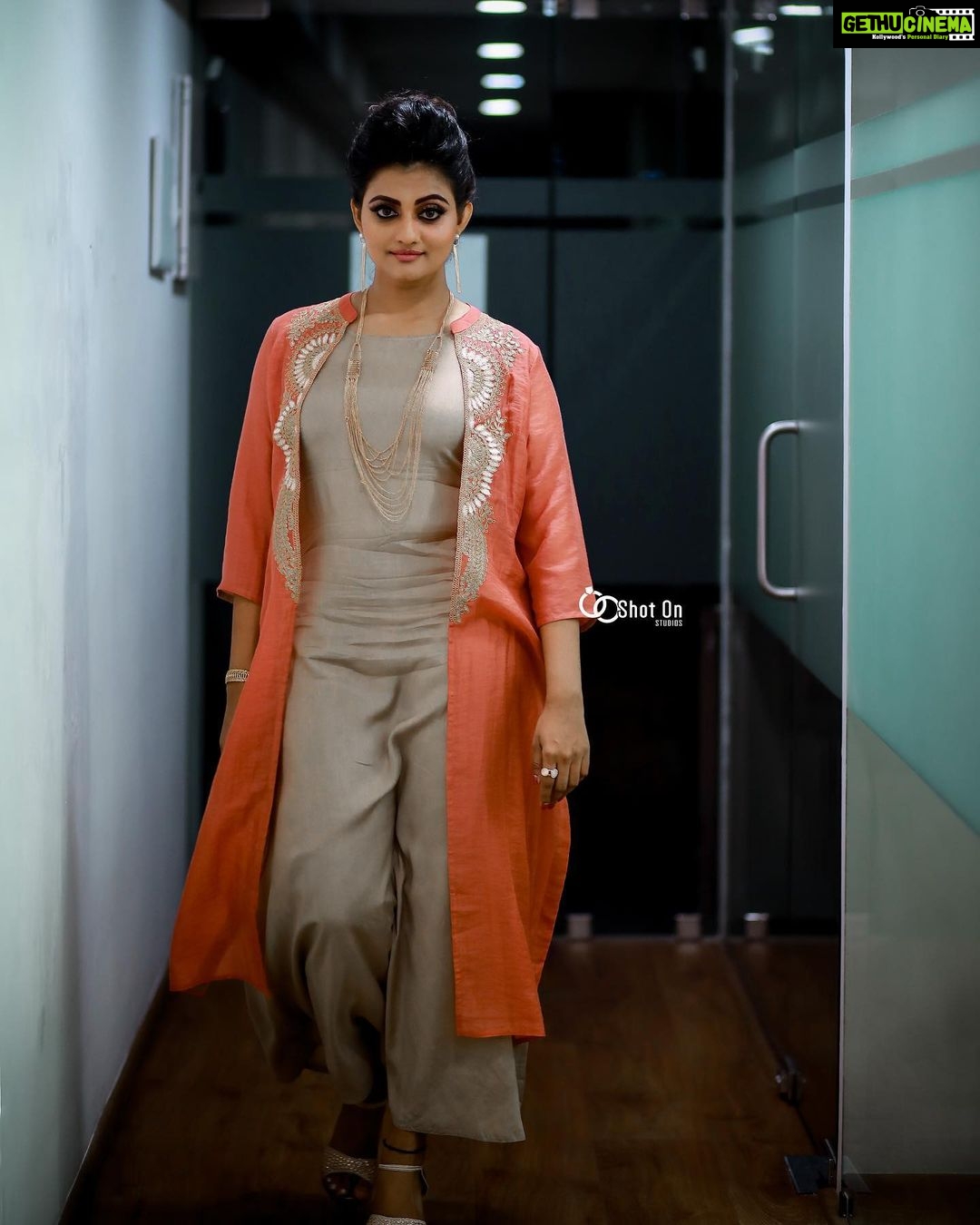 Priyanka Nair Instagram - #MOTFASHIONLEAGUE @malloftravancore Costume by @lifestylestores MUA- @vikas.vks.makeupartist Hairstyle - @sudhiar991 PC- @shotonstudios - - #lifestyle#posing#fashion#fashionshow#backstage#photoshoot#hudabeauty#huda#malloftravancore#priyankanair#actor#bollywood#kollywood#trivandrum#malabargoldanddiamonds#happiness#instapic#instaday#ethnic#modern#instapic#attitude#positivevibe Mall of Travancore