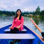 Priyanka Nair Instagram - Do something that really makes you feel really good everyday.☺️ - - PC- @shanz_hairstyle #happiness#traveltime#dosomethinggood#peacefulmind#boating#naturelove#traveller#actress#priyankanair#southindianactress#malluactress#shootingtime#instaday#instapic#instagram