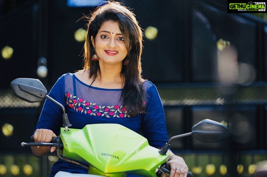 Priyanka Nair Instagram - Every interaction is an opportunity to learn. - - #priyankanair#shootingtime#photography#riding#honda#expressive#southindianactress#malluactress#malluwood#kollywood#bollywood#tollywood#instagram#insta#instapic#instadays