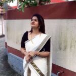 Priyanka Nair Instagram – മാവ് കിട്ടിയില്ല ….പേര മരമേ കിട്ടിയുള്ളു..😬🤓🤷‍♀️💞💞