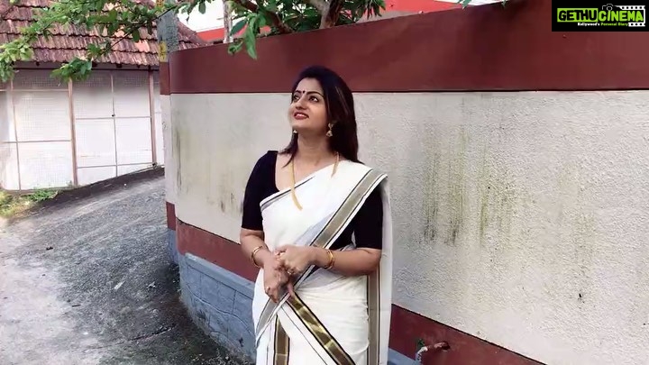 Priyanka Nair Instagram - മാവ് കിട്ടിയില്ല ....പേര മരമേ കിട്ടിയുള്ളു..😬🤓🤷♀️💞💞