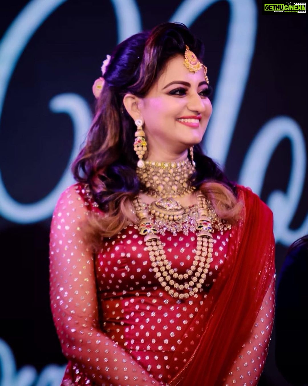 Priyanka Nair Instagram - #MOTFASHIONLEAUGE @malloftravancore Wearing @aanunobby designs , Jewellery by @malabargoldanddiamonds Mua- @vikas.vks.makeupartist , Hairstyle by @sudhiar991 PC- @sreeraj_capture @dulkifil_photography - #fashion#fashioleauge#posing#keralafashion#bridalware#priyankanair#southindianactresstrivandrum#kerala#malloftravancore#malabargoldanddiamonds#hudabeauty#huda#gold#ramp#instaday#instagram