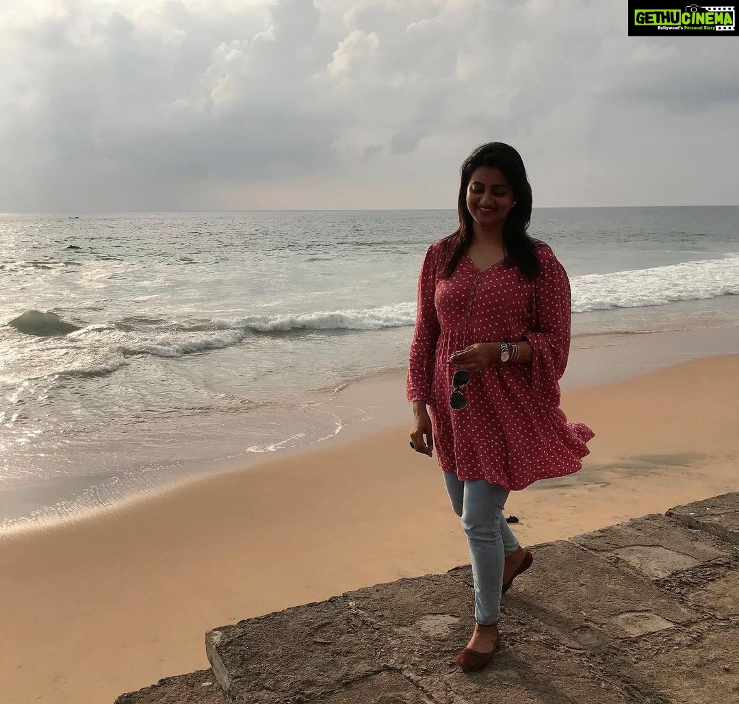 Priyanka Nair Instagram - Adieu sun for the day from backyard of Uday Samudra🌞 Uday Samudra Leisure Beach Hotel