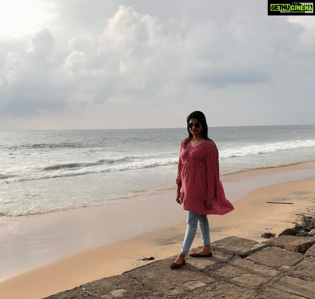 Priyanka Nair Instagram - Adieu sun for the day from backyard of Uday Samudra🌞 Uday Samudra Leisure Beach Hotel