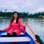 Priyanka Nair Instagram - Do something that really makes you feel really good everyday.☺️ - - PC- @shanz_hairstyle #happiness#traveltime#dosomethinggood#peacefulmind#boating#naturelove#traveller#actress#priyankanair#southindianactress#malluactress#shootingtime#instaday#instapic#instagram