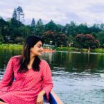 Priyanka Nair Instagram - Do something that really makes you feel really good everyday.☺️ - - PC- @shanz_hairstyle #happiness#traveltime#dosomethinggood#peacefulmind#boating#naturelove#traveller#actress#priyankanair#southindianactress#malluactress#shootingtime#instaday#instapic#instagram