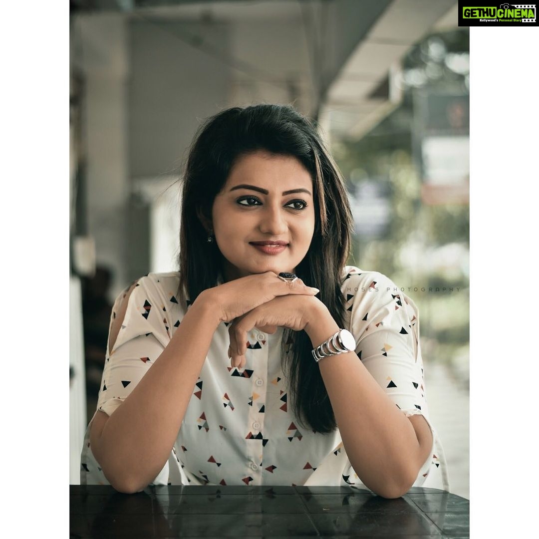 Priyanka Nair Instagram - Inception🖤⚪️ ♦️ ♦️ ♦️ PC- @moses_photography_official #white#waitingfor#inception#newthingsarecoming#priyankanair#southindianactress#malluactress#kollywood#bollywood#tollywood#tamilfilm#malayalam#cinemagallery#instapic#instaday