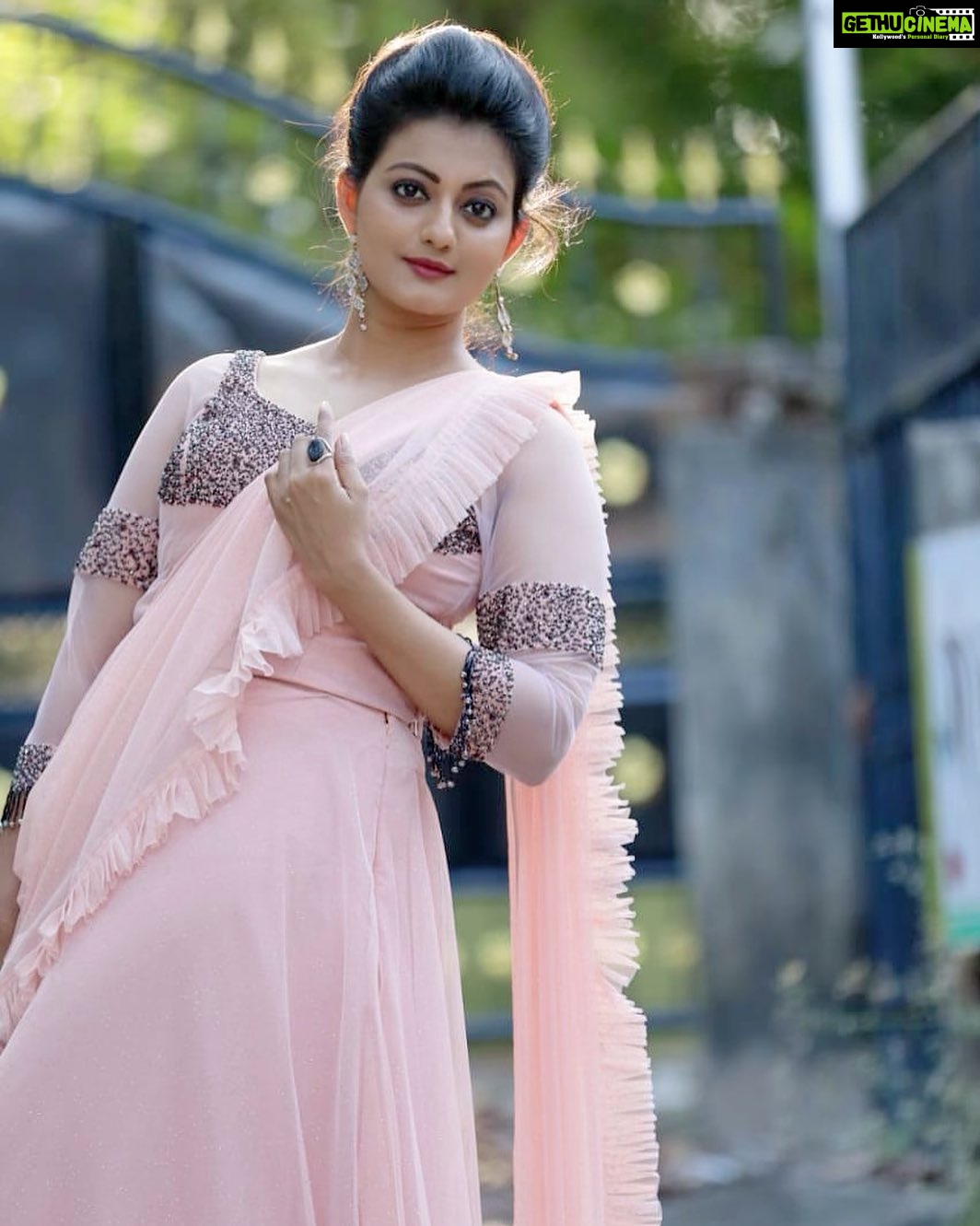 Priyanka Nair Instagram - photography- @shalupeyad make-up nd hairstyle by -Aneeshkarettu wearing @aanunobby 💞