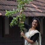 Priyanka Nair Instagram - ❤️ #onam#festival#traditionalwere#sareelove#priyankanair#priyanka#southindianactress#blackndwhite#malluactress#kolkywood#bollywood#tollywood#instagram#insta#instaday#instapic