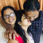 Priyanka Nair Instagram - There will never be a gift in life that is as great nd wonderful as the love I have always received from yours..🥰🥰 Beautiful time with my parents..👨‍👩‍👧 ❤️Absolute bliss🥰💞 - - - #aboutlastnight#timewithparents#bliss#sharinglove#beyou#parents#priyankanair#homesweethome#happinessloaded#familytime#actress#southindianactress#kerala#trivandrum#instagram#instamoment#instaparents#instalove#instagram
