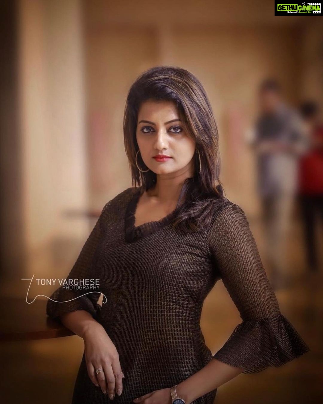 Priyanka Nair Instagram - 🖤🖤🖤 PC- @tonykvarghese , wearing @aanunobby 💞 - - #blacklove#ammagenaralbody#grandhyatt#photography#instagram Grand Hyatt Kochi Bolgatty