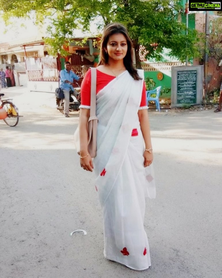 Priyanka Nair Instagram - Every next level of your life will demand a different you✨ 🌸 🌸 wearing @harsha_sahad #shootingdays#keeplookingforward#loveyourself#priyankanair#priyanka#happiness#southindisnactress#malluactress#tollywood#bollywood#kollywood#instadays#instapic#instagram