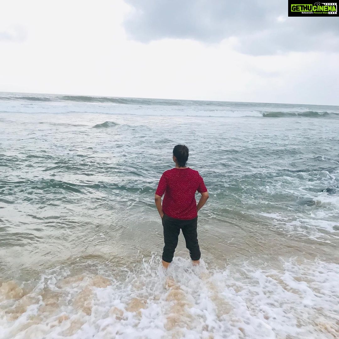 Priyanka Nair Instagram - കടലോളം പ്രണയം കടലിനോട്🌊 - - - #sea#travellover#travel#sealove#addicted#priyankanair#waves#southindianactress#malluactress#tollywood#bollywood#kollywood#sandalwood#trivandrum