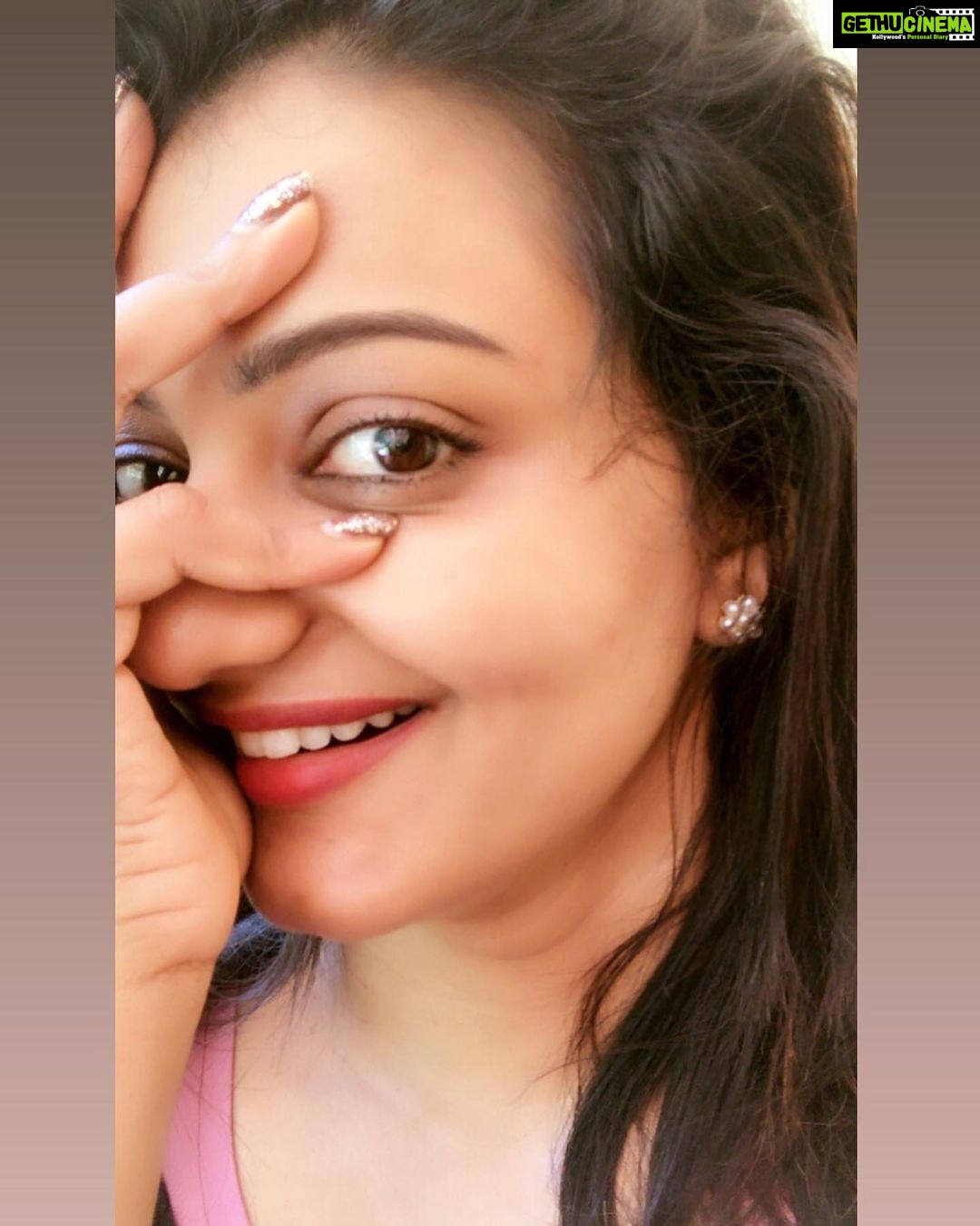 Priyanka Nair Instagram - In a world where everyone wears a mask, it's a privilege to see a soul.🎭 - - - - #findingsoul#mask#weedend#vibes#happiness#priyankanair#priyanka#actor#loveyourself#southindianactress#malkuactress#kollywood#bollywood#tollywood#instagram