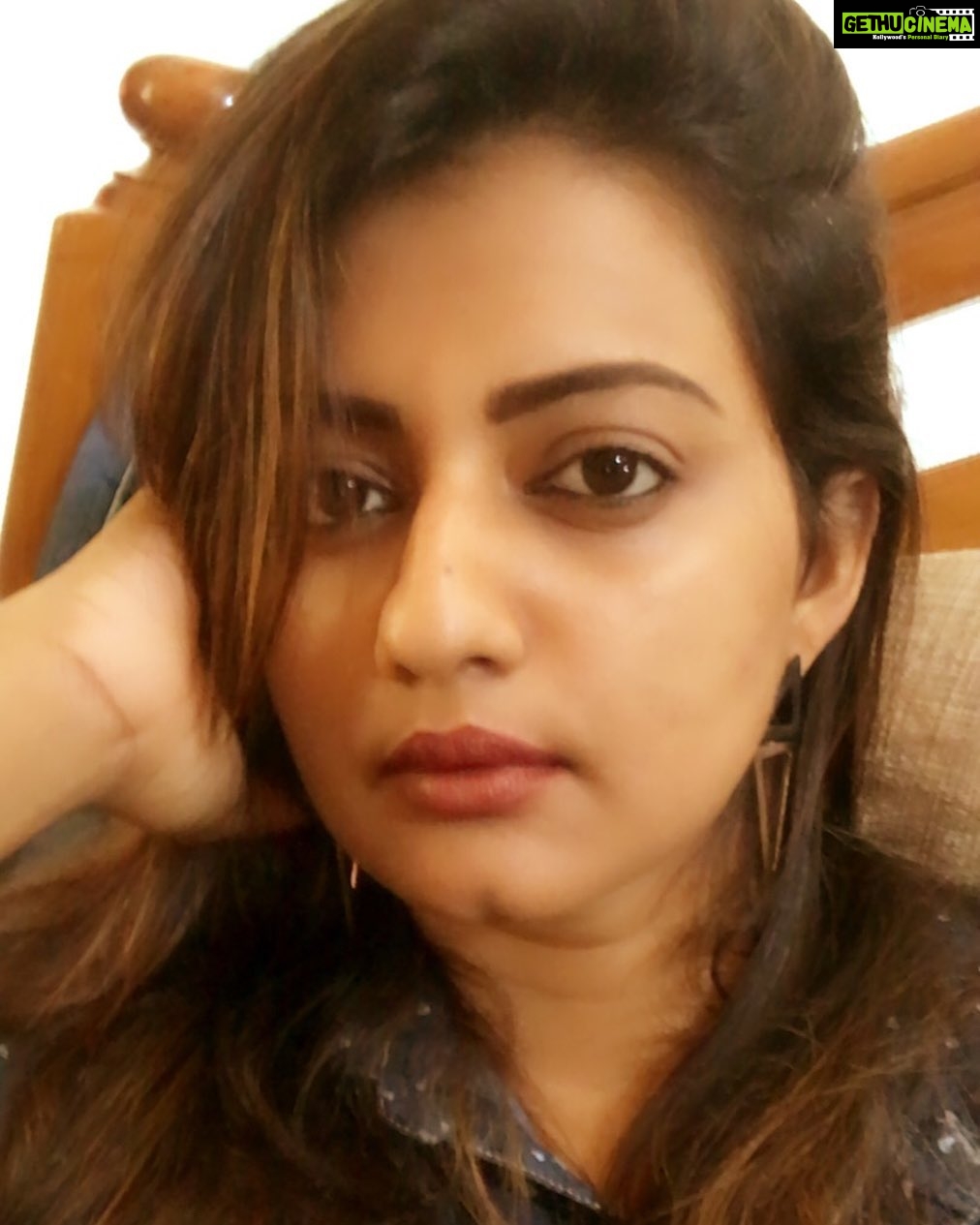 Priyanka Nair Instagram - Monday attitude🦋 - - - - #mondayvibe#attitude#priyankanair#priyanka#southindianactress#malluactress#findinghappiness#malluwood#tollywood#kollywood#telgufilmnagar#instagram#blywood#instapic#insta