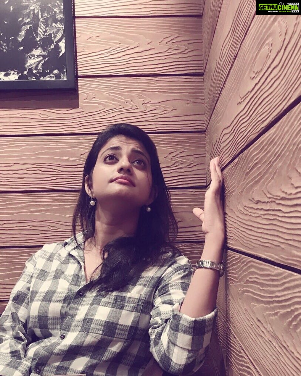 Priyanka Nair Instagram - candid📷 - - - - #candid#priyankanair#coffetime#meeting#frndss#instagram
