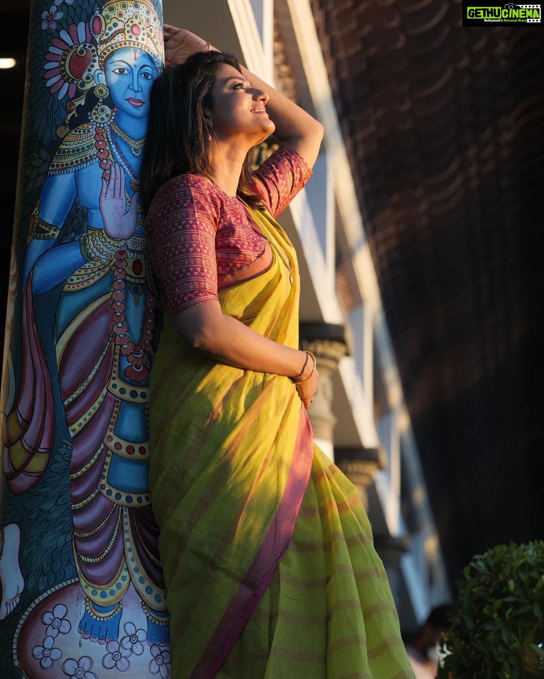Priyanka Nair Instagram - Only from the heart can you touch the sky - Rumi ❤️ 📸 @shalupeyad MHA - @_sumathefacechanger_