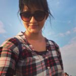 Priyanka Nair Instagram - Dreamy Blue Sky🤳🌞☁️🌈 - - - - #bluesky#traveldestnation#beachlove#goa#travelphotography#sea#sky#rollercoster#whitesandbeach#solotraveller#blogger#sunkissed#priyankanair#priyanka#southindianactress#malluactress#malluwood#tollywood#bollywood#veyilpriyanka#instaselfie#instaclouds#instapicoftheday#instagirl#insta#instaholic#instatravelgram#instatraveldiary#instagramers Baga Beach
