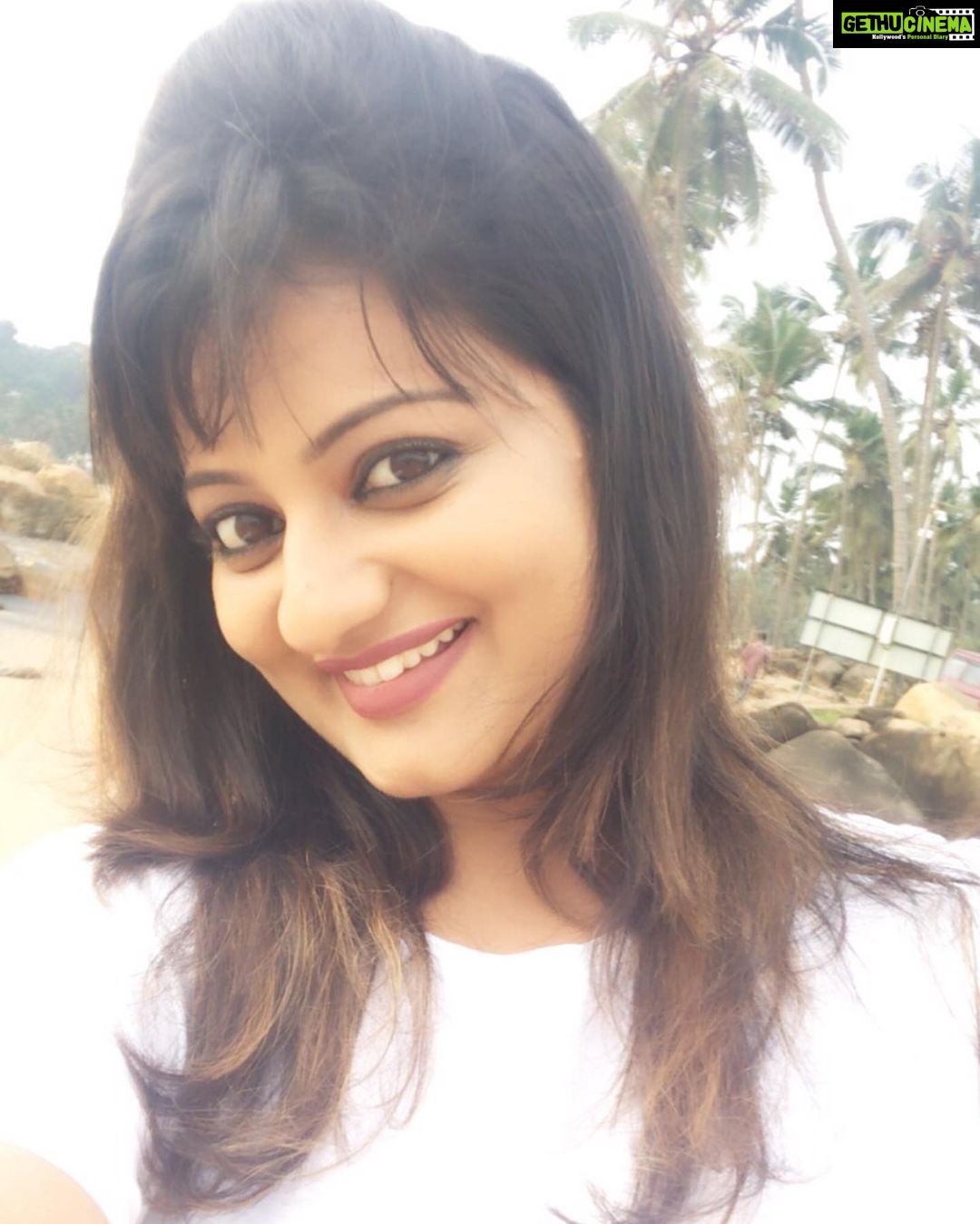 Priyanka Nair Instagram - 😍 - - - - #priyankanair#beachlove#holidayvibe#inwhite#selfie#southindianactress#malluactress#mollywood#tollywood#bollywood#instagram#instalover#instaholic#instagirl
