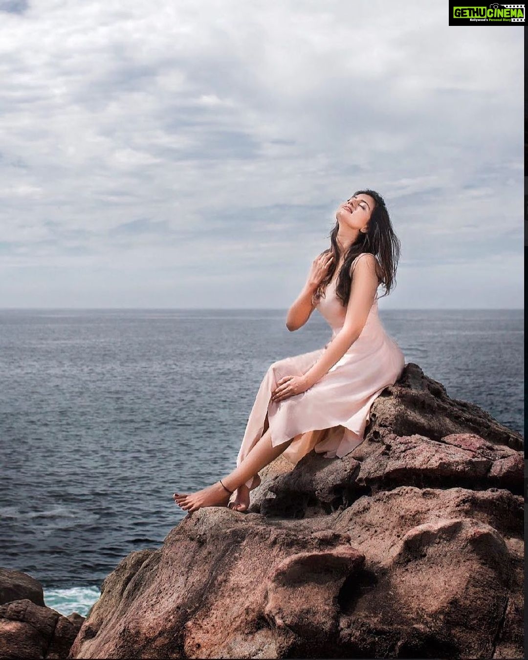 Priyanka Nair Instagram - #throwback#photoshoot#lastyeartoday#kovalam#beachshoot#beachlove#loveyourself#sea#priyankanair#priyanka#veyilpriyanka#southindianactress#leelakovalam#raviz#malluactress#malluwood#tollywood#kollywood#instagirl#instashoot#actress#instagramhub#instagram