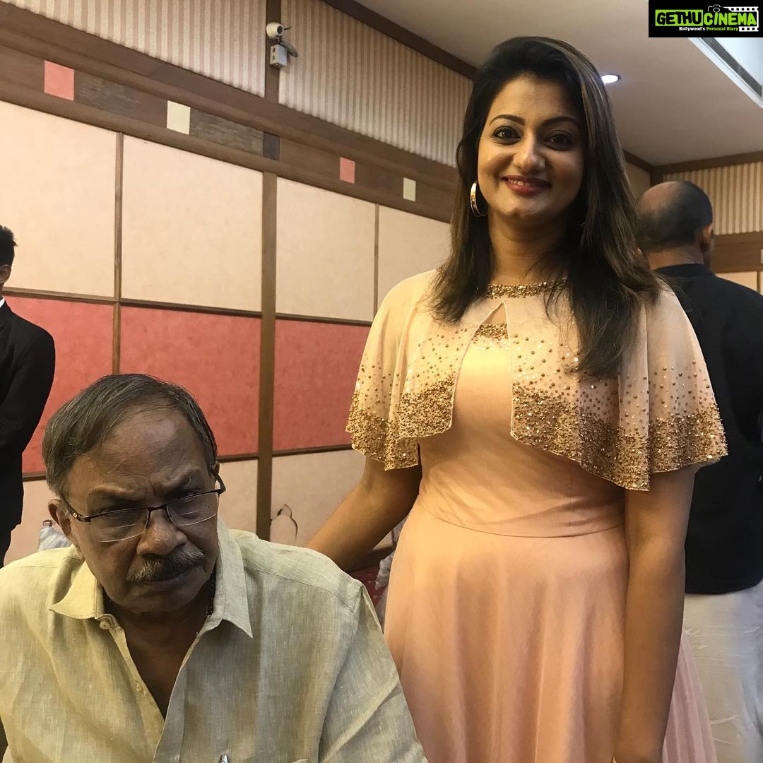 Priyanka Nair Instagram - Blessed moment.. with my favourite writer M.T Vasudevan Nair sir🙏🏻 . . . #mtvasudevannair#writer#blessed#blessedmoment#priyankanair#malayalamfilm#scriptwriter#novelist#literature#century#happiestmoment#instagram