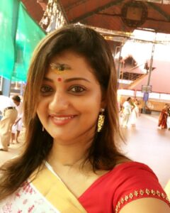 Priyanka Nair Instagram - Nirmalya darshan at Guruvayoor🙏🏻 #templevisit#guruvayoorappan#lordkrisna#morningdarshan#nirmalyam#blessed#thrissur#guruvayoor#priyankanair#instagram#instapic#instaselfie Guruvayur