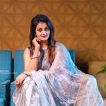 Priyanka Nair Instagram - Captured by @alwin_sebastian_photography , styling by @elsamma_johnson😘😘 . . . #photoshoot#priyankanair#priyanka#veyilpriyanka#downtown#picoftheday#malluactress#southindianactress#mollywood#bollywood#kollywood#tollywood#myfav#casualstyle#silver#shootingtime#instapic#gallery#instashoot#instaday