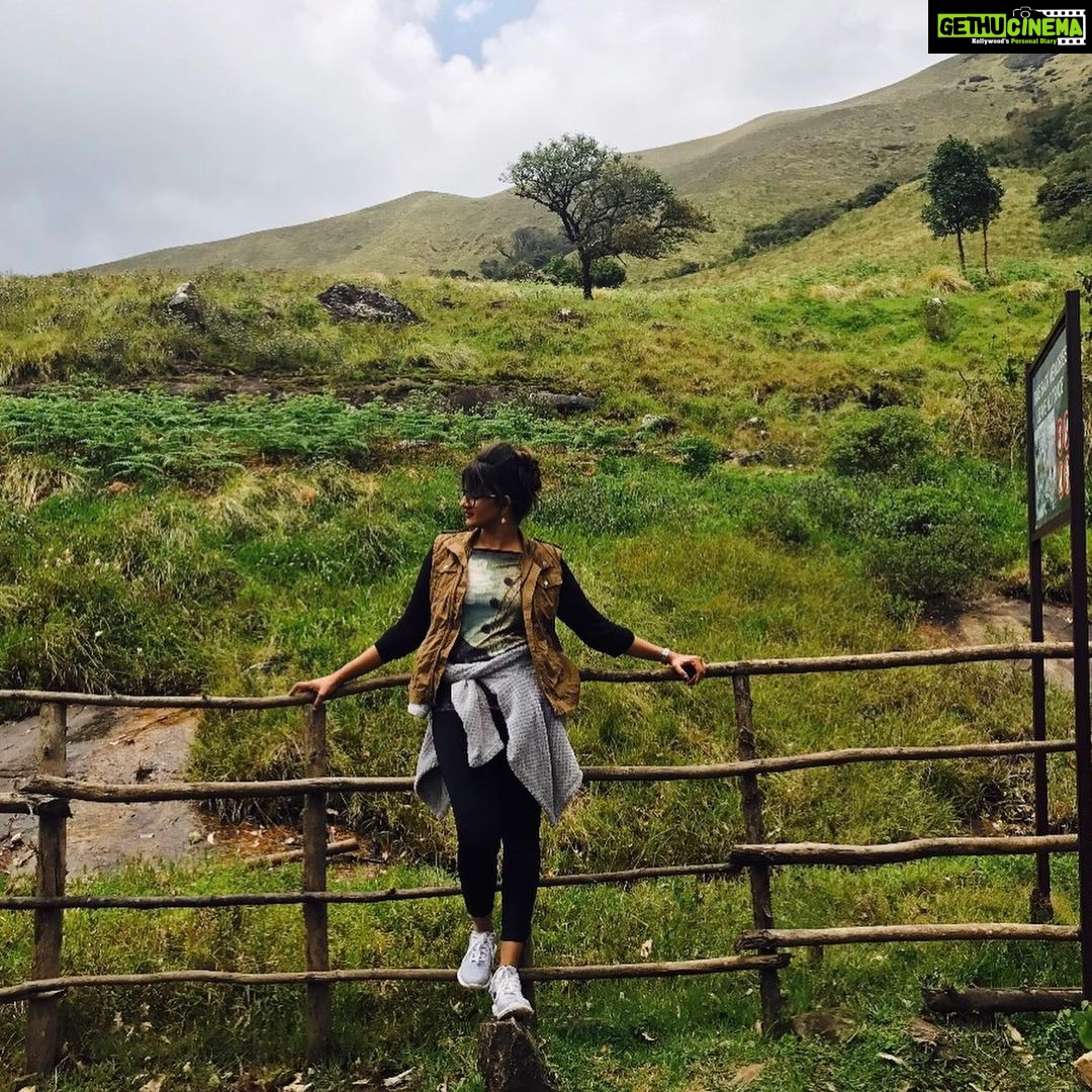 Priyanka Nair Instagram - Neelakurinji days.... - - - #neelakurinji#moonnar#rajamala#priyankanair#travelholic#priyanka#instagram Munnar