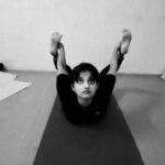 Priyanka Nair Instagram - Working on your strength nd experiencing wht ur body is capable of can be so rewarding nd fun..It is u who has to put in the work-nobody will do it fr u 🙏🏻 * * #startadaywithpositivemind#yogagirl#yogi#bowpose#dhanurasana#keeppositive#keepmotivated#dailyyogapractice#findinghappiness#behealthy#befit#meditation#priyankanair#southindianactress#malluactress#trivandrum#instayogagirls