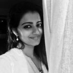 Priyanka Nair Instagram - be ur own kind of beautiful😍black nd white love❤️ . . .#bebeautiful#blackandwhite#capturesoul#naturallight#morningbliss#sunnyday#bepositivealways#happytime#priyankanair#southindianactress#solotraveller #findinghappiness #malluactress#instablackandwhite#instablackndwhitephotography#instamusic#instamoment