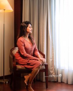 Priyanka Nair Instagram - when u learn to survive without anyone u can survive everything!! . . .#casualstyle#shootingtime#bepositivealways#dreamcatcher#priyankanair#latestpic#southindianactress#malluactress#instagram#photoshoot#instalover ❤️