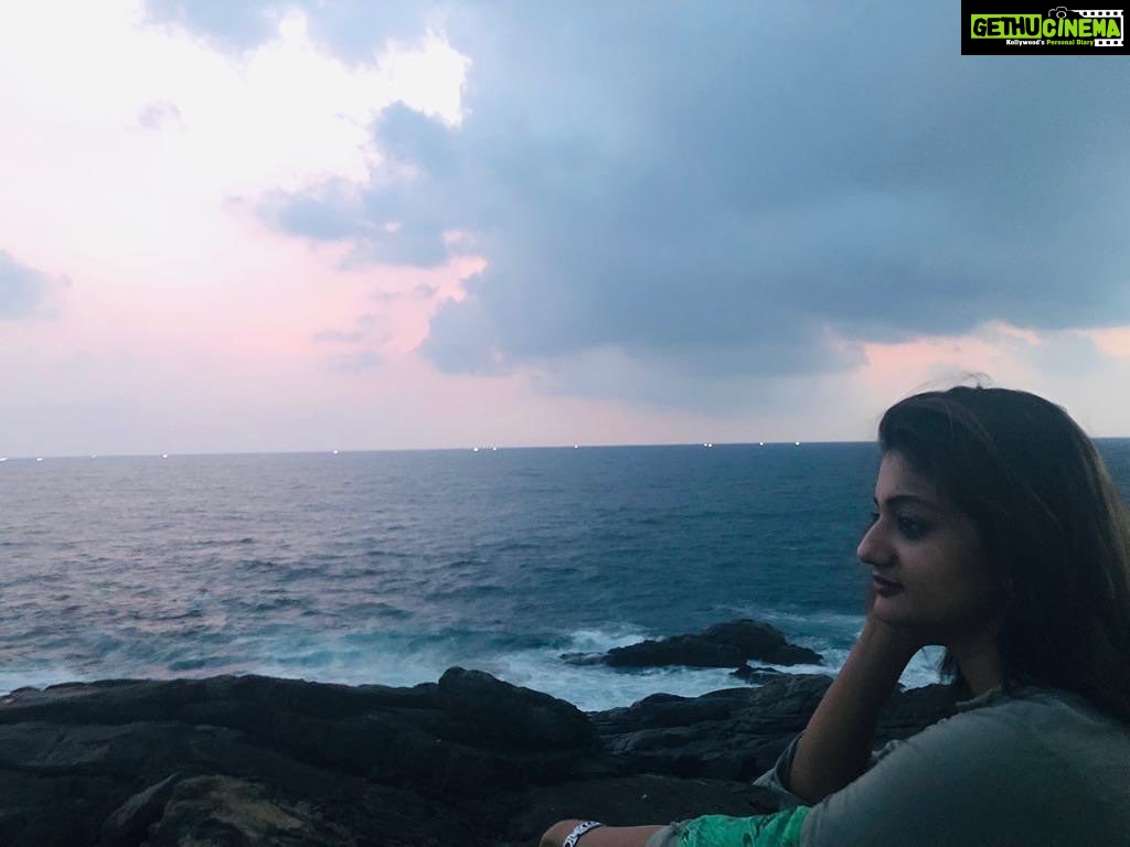 Priyanka Nair Instagram - dream big..dream well..dream on❤️ #sunset#beachlove#traveller#solotravel#enjoingsea#360waves #rocks#wind#priyankanair#feelinggood#positivevibes#instapic