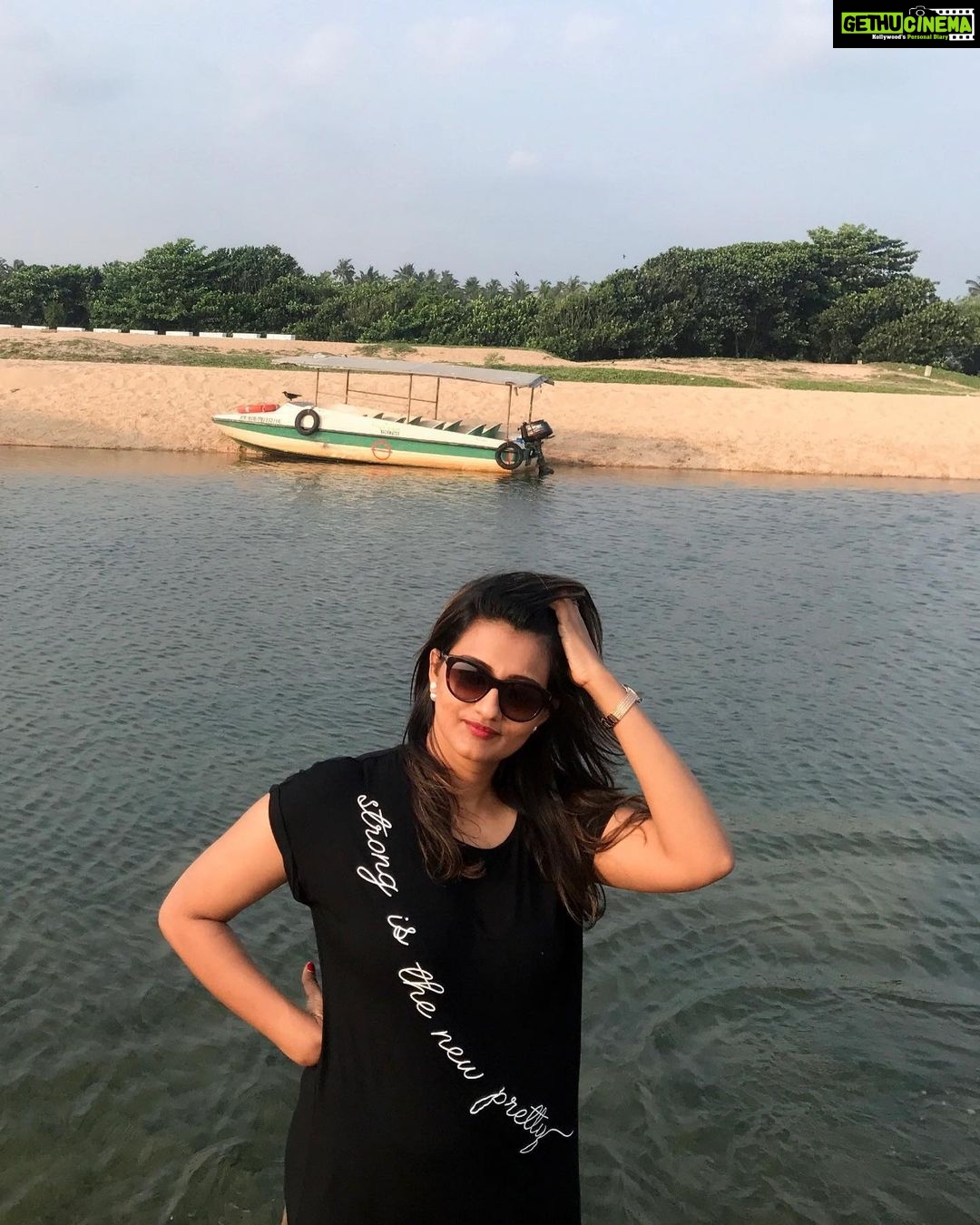 Priyanka Nair Instagram - happy Sunday❤️ #bepositivealways#beachlove#weedend#timewithfamily#sunnyday#newhope#trivandrum#kerala#godsowncountry#poovar#instatravel#traveller#instatravel#bepositivealways
