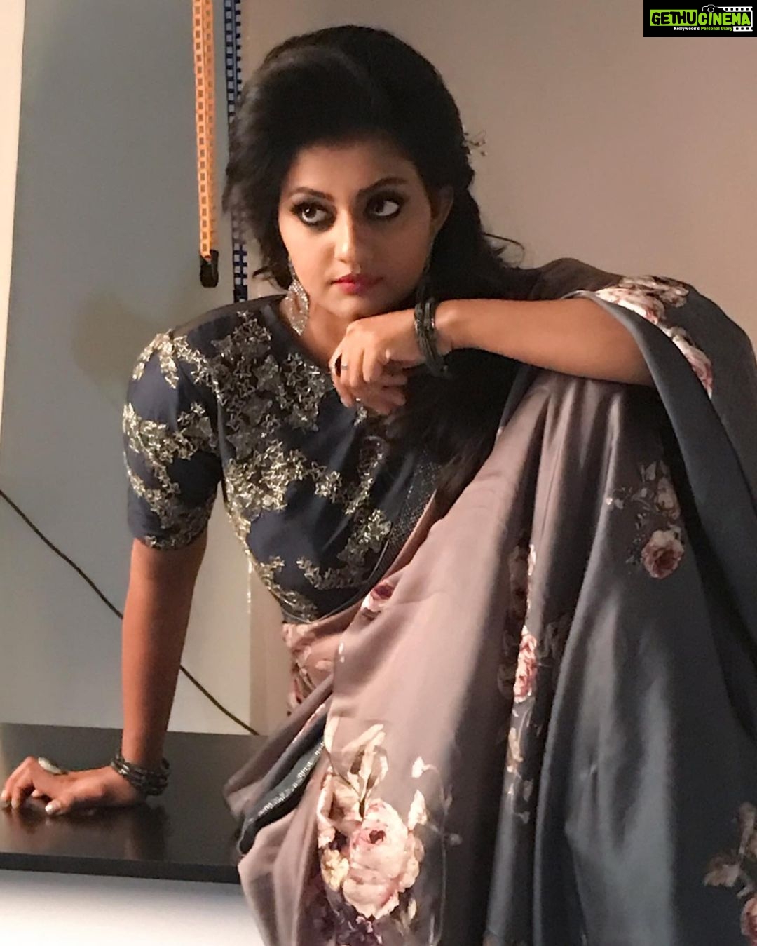 Priyanka Nair Instagram - RIGHT OR WRONG DOESN'T EXIST!!WHEN U HAVE CONFIDENCE.❤️ #attitude#shootingtime#throwback#priyankanair#southindianactress #instapic#instagramaviation